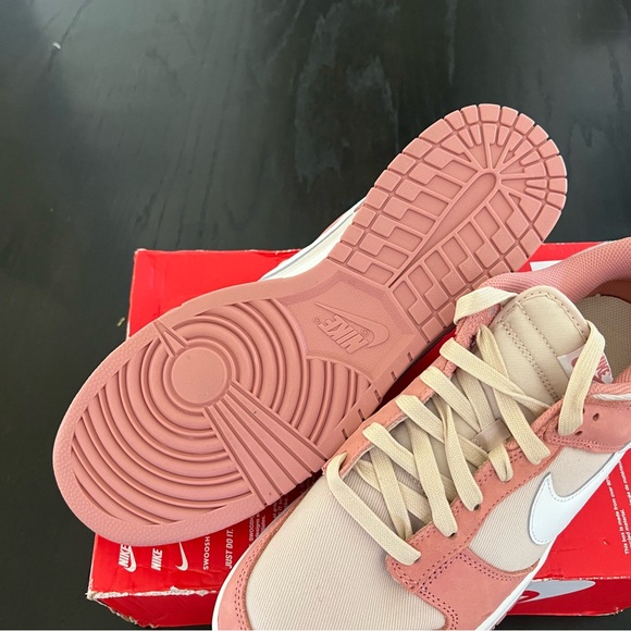 ✔️New✔️ NIKE Dunk Low Retro PRM Red Stardust - Picture 5 of 12